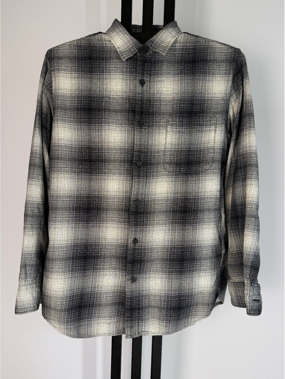 Uniqlo Flannel Button-Up Shirt Men's XL Black Navy Shadow Plaid Soft Long Sleeve